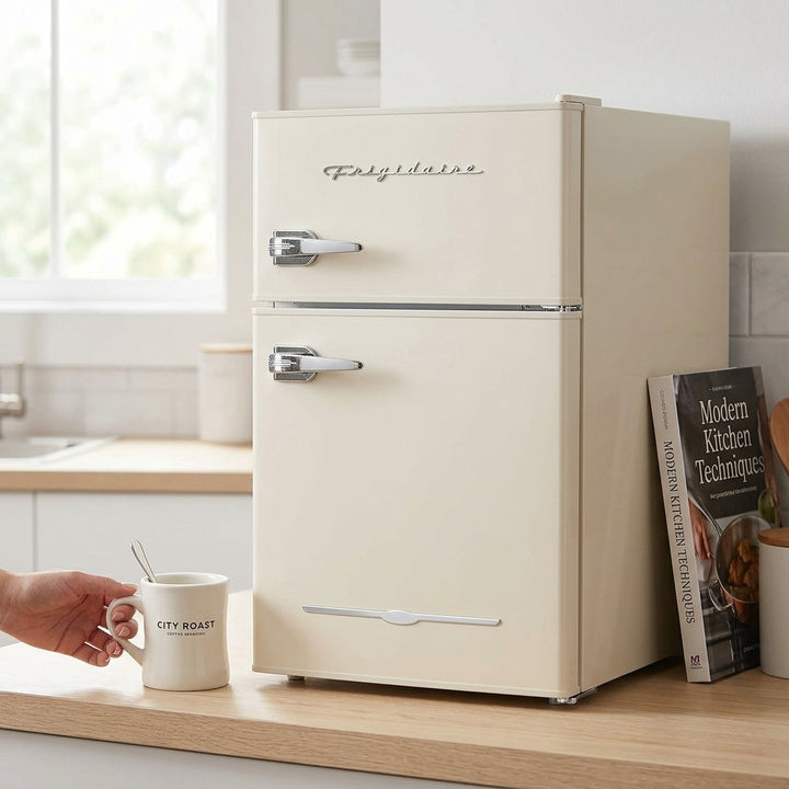 Frigidaire Retro Mini Fridge, compact
