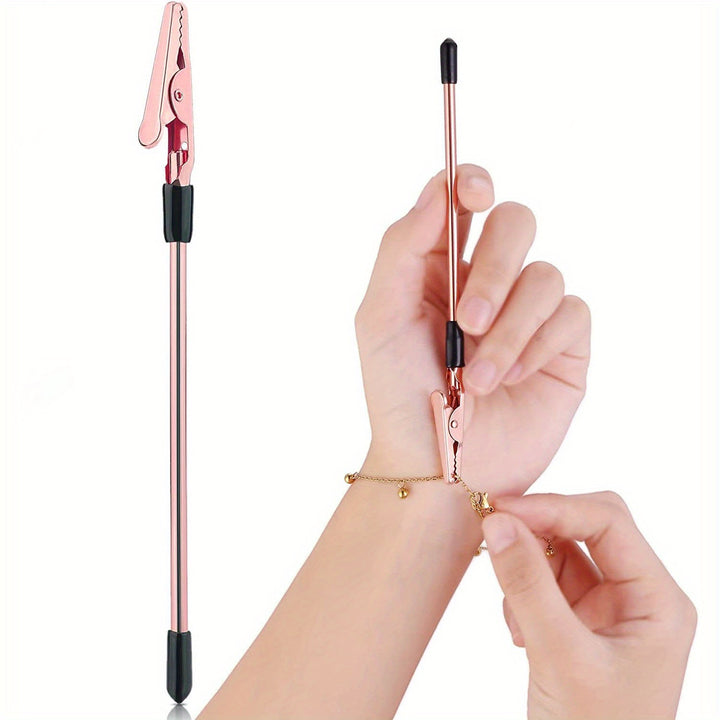 Effortless Bracelet Fastening Aid